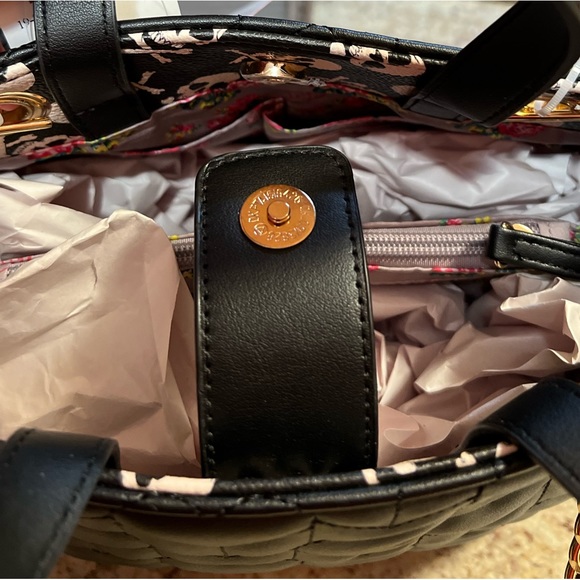 BETSEY JOHNSON XOSUNNY Puffy Hearts w/ Skull Scarf Attachment NWT - Picture 9 of 15